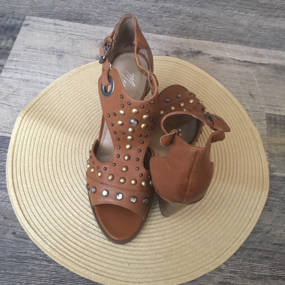 Marc Fisher NEW Tan studded 4” heeled sandals size 9
